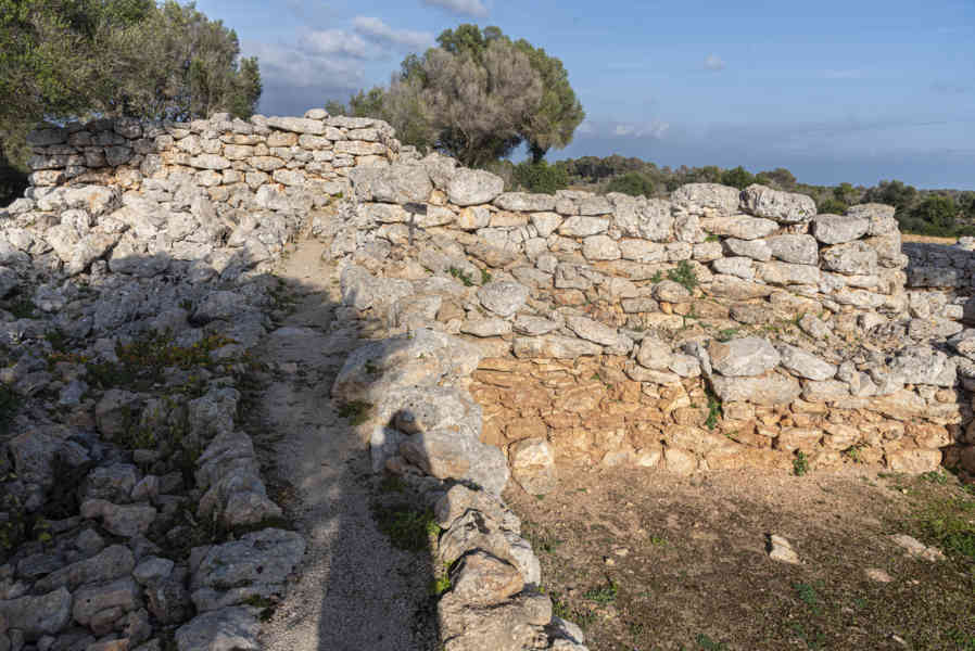 Mallorca - Llucmajor 45 - poblado prehistórico de Capocorb Vell.jpg